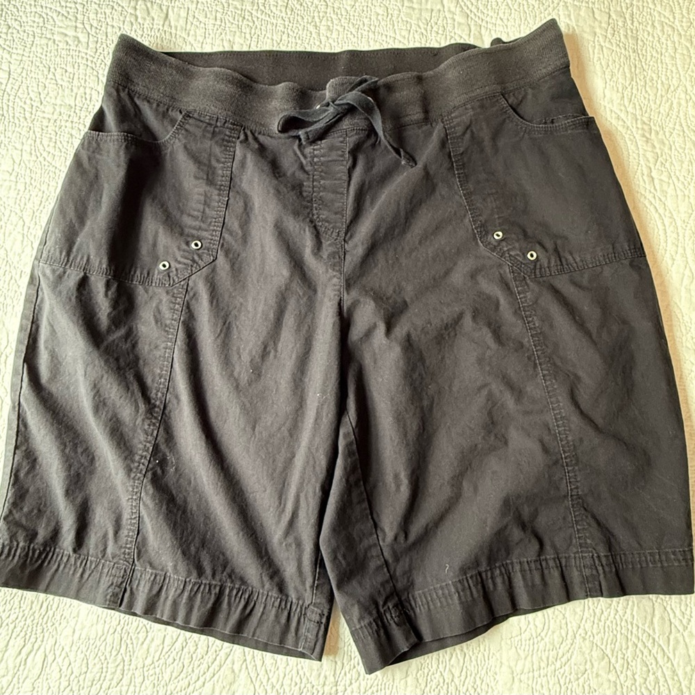 Avenue cotton blend Black  Relaxed Shorts